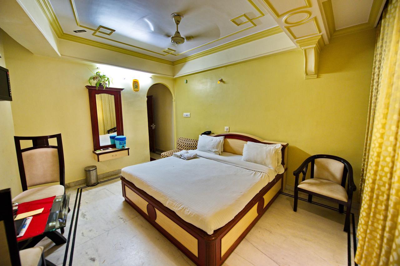 Hotel Jannat And Restaurant Ajmer Bagian luar foto